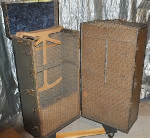 steamer trunk.jpg